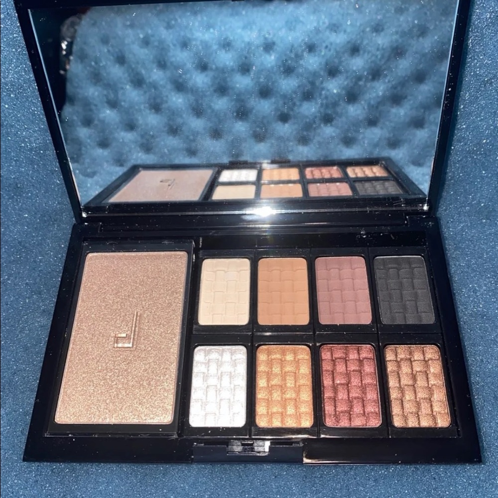 Doucce Freematic Eyeshadow Pro Palette
